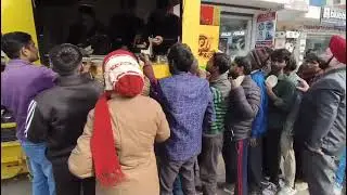 Free food distribution at Smart zone maliwara Ghaziabad.. khasta kachodi , aaloo ki sabzi.