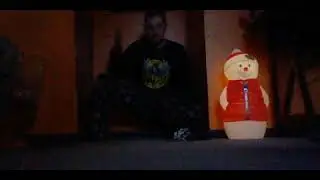 Видео с демонстрацией беспроводной снегоуборочной лопаты Snow Joe.