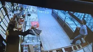 Sword-wielding store owner chases off jewelry store robbers
