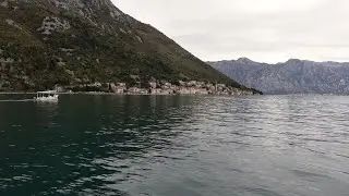 Perast Bay in Soft Rain | Green Waves, Slow Boats & Pure Nature Sounds