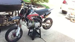 Piranha 140 Pit Bike idling