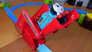 プラレール　GOGOトーマス　わたってバッターン！ダイナミックブリッジ