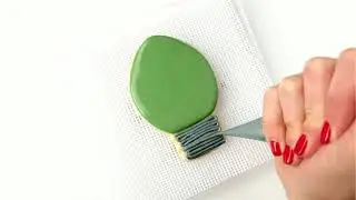 How to Decorate Christmas Light Bulb Cookies