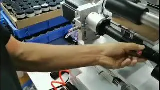 Benchtop labeling machine for tubes jars