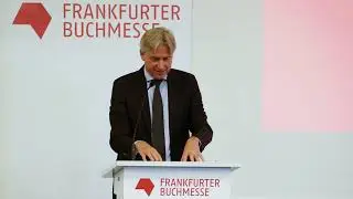 Direktor Juergen Boos h&auml;lt seine Rede auf der Frankfurter Buchmesse 2017