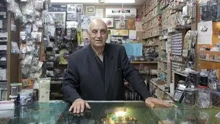 'Radio doctor' practices dying art of electronics repair