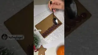 Gingerbread house roof A #foodart #christmascookies #icing￼resipe￼#icingcookies #姜饼 #kateglagol