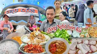 ĐÔNG NGHỊT DU KHÁCH CHEN CHÂN KHÁM PHÁ THIÊN ĐƯỜNG ẨM THỰC LỚN NHẤT NHÌ MIỀN TRUNG