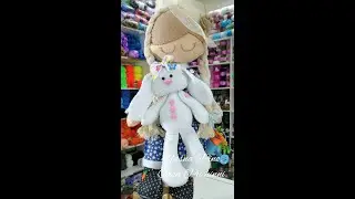 Muñeca con conejita. Yasna Pino. Casa Puchinni. Incluye moldes.