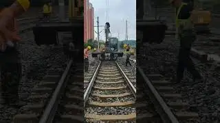 How does a track-laying machine lay rails? #automobile #excavator #mechanic