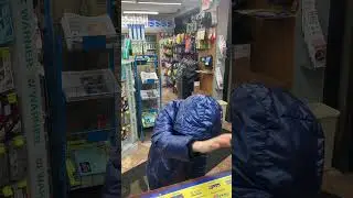 Nyc street drama: sneaky moves for food! #newyork