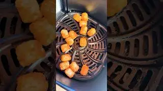 How to clean air fryer basket 🧼 #clean #shorts #problemsolved