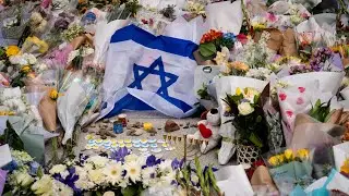 Angus Taylor visits 'beautiful vigil' for Bondi Beach massacre victims