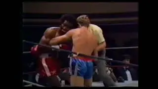 Bout 44 - Barry Michael Vs Al Earthquake Carter - 1981, Melbourne - Boxing Professional Fights