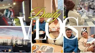 Papa Mummy Chale London 🇬🇧 | Varsha Ko Hua Knee Pain 😢