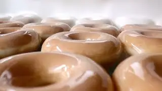 Videcoase campa&ntilde;a de Krispy kreme - Aiora Larra&ntilde;aga y &Aacute;ngela Zumaquero