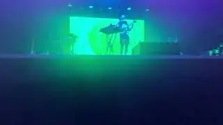 BoyWithUke Toxic  live BURNOUT Tour