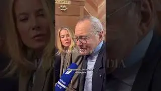 87-летний Андрей Кончаловский с дочерью Юлией Высоцкой на кинопремии &laquo;Ника&raquo; еле слышит и ходит