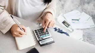 Money-Saving Expert Explains How She Paid Off $30,000 in Debt Using the Rollover Method