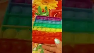 Asmr rilassante con Pop It a forma di cuore e a forma quadrata.