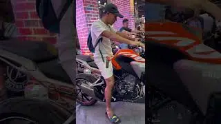BRISTOL ASSASSIN R400 | Seat Height test! 😎👍👌 #bristol  #assassinr400 #makinamotoshow2023