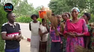 Les femmes balayeuses, travaillent chaque jour, mais non payées 😭😭😭. Suivez !!!