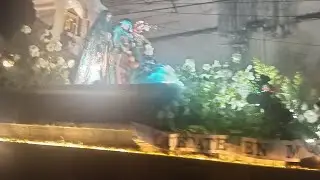 Flores peneteras en el tradicional rezado de reyes magos o de la sagrada familia de Nazaret 