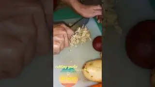 CUTTING GARLIC || COOKING TIME by ▪︎ChatMeArt♡