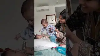 छह महीने के जुड़वां बच्चों की मस्ती देखिए#viralvideo #trending #twins #cutebaby #shorts #masti #love