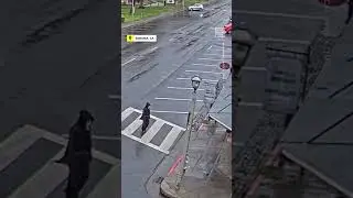 Person Roams Sonoma, CA, In &lsquo;Scream&rsquo; Ghostface Costume