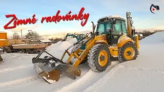 Zimné radovánky | New Holland LB 115.B