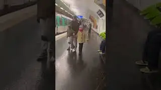 D&eacute;part d&rsquo;un MF77 du m&eacute;tro 8 num 121 G &agrave; Strasbourg saint Denis