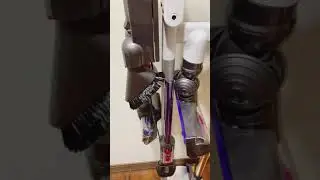 dyson V12 detect slim / Dedicated charging dock combined with storage bracket