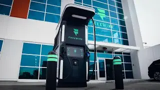 Представляем будущее зарядки электромобилей и управления энергопотреблением: серия Pro