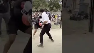 DENZEL WASHINGTON GOT HANDS😬