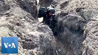 Ukrainian Soldiers Prepare Defenses in Trenches on Kyiv Frontline