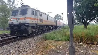 15707 | Aggressive Crossing of Amrapali Express in Rainy weather | at full speed 110kmph