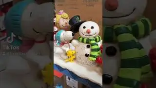 Christmas Jim Shore Peanuts Figurines #christmas #JimShore #peanuts #snoopy #charliebrown #giftshops