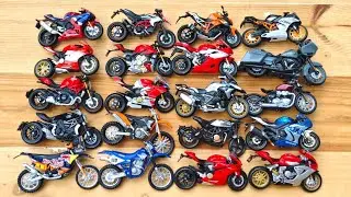 Die cast Metal 1/18 Scale Model Bikes, Sport Bikes Model Collection on the Floor