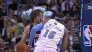 Pau Gasol Finds Luke Walton Under the Hoop for the Jam