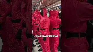 Guardia del Juego del Calamar se queda fuera del Metro de Turqu&iacute;a por error 🤡🤔 #Shorts