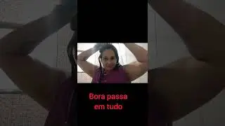 Passando dekapcolor no cabelo .