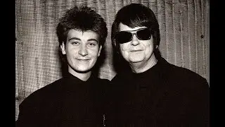 Roy Orbison (duet with k.d. lang) ~ Crying (1992)