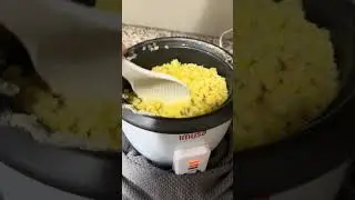 Red lentils in the rice cooker. 😋 1 cup of lentils, 2.5 cups of water. Thats it! #hclf #vegan