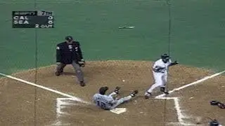 LAA@SEA: Sojo clears the bases with a double