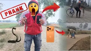 Full video snake and mobile prank videos 😂🐍#videos #comedyprank #funny #views #funnyprank #lost joy