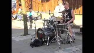 The fastest drummer ever?? (Manchester Piccadilly Gardens)