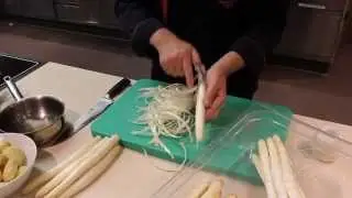 April: Spargelhof Spargel mit Sauce Hollandaise - Schweizer Rezept aus Z&Uuml;RICH
