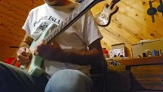 Tom DeLonge strat