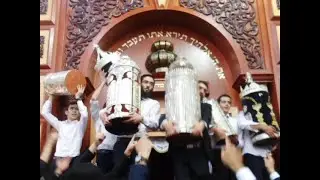 הקפות שניות בהיכל ישיבת 'באר יהודה' תשע